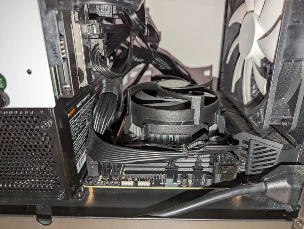 Cable management inside the Fractal Design Node 304