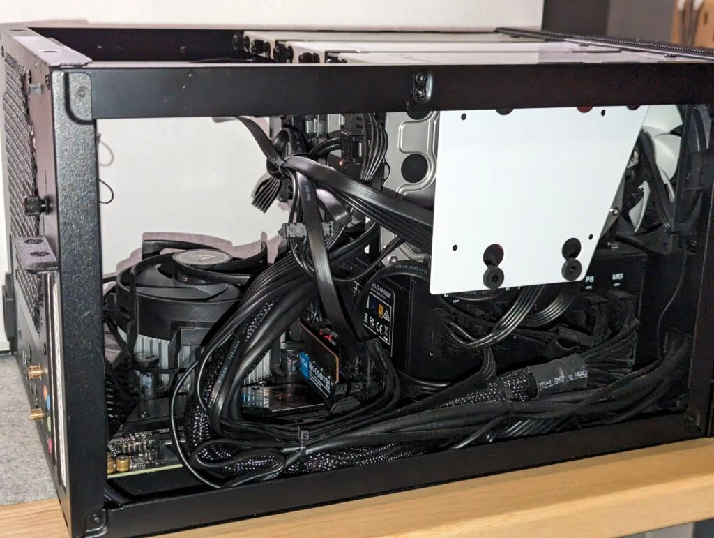 Cable management inside the Fractal Design Node 304
